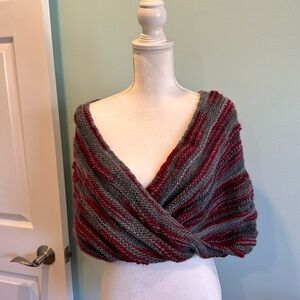 Gray and burgundy knitted shrug L